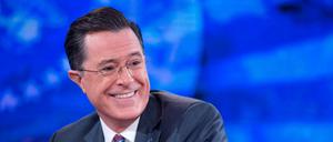 Seinen formalen Dresscode, wie auf diesem Foto von 2015, hat Stephen Colbert momentan etwas gelockert. 