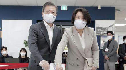 Südkoreas Präsident Moon Jae In und seine Frau Kim Jung Sook.