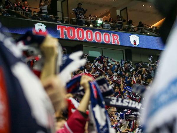 Waaaaarten statt Tooooor: So stellt sich auch die Lage für die Fans der Eisbären Berlin dar.