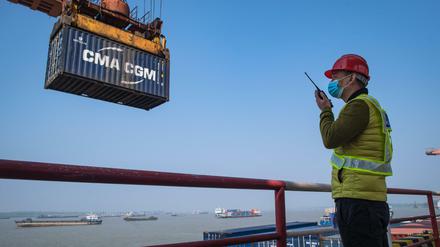 Der Corona-Ausbruch hat Lieferungen aus China verzögert. Das hätte aber auch mit Lieferungen aus NRW passieren können.