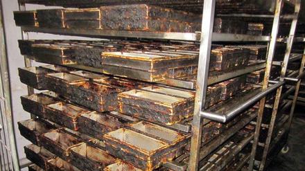 Völlig verdrecke Gerätschaften der Bäckerei Höhn - fotografiert im Jahr 2016