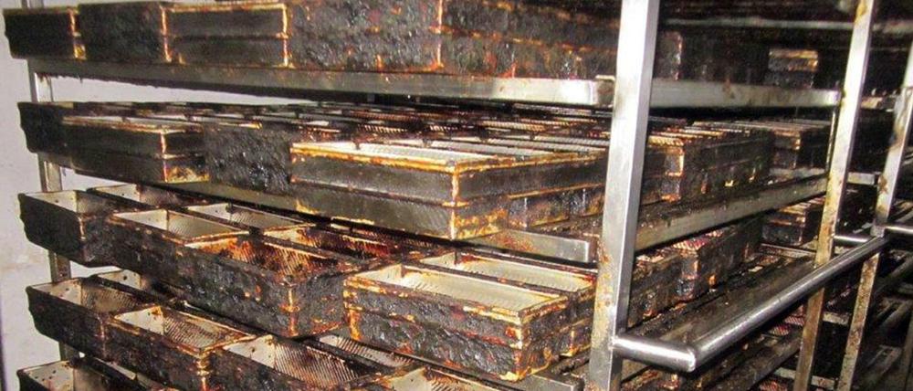 Völlig verdrecke Gerätschaften der Bäckerei Höhn - fotografiert im Jahr 2016