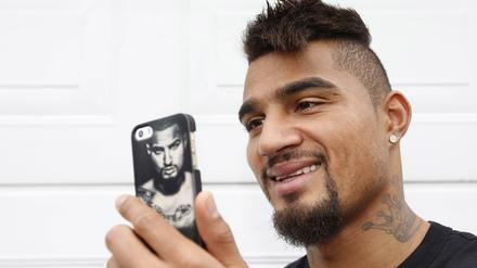 Anschluss unter dieser Nummer: Kevin-Prince Boateng ist ein Mann der Technik.