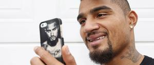 Anschluss unter dieser Nummer: Kevin-Prince Boateng ist ein Mann der Technik.