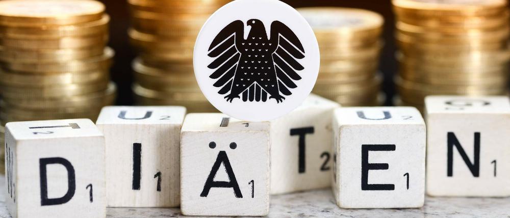 Zum 1. Juli sollen die Diäten steigen - eigentlich.