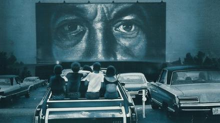 Blech und Spannung. Von den Fünfzigern bis in die Achtziger waren die Leinwände mit Parkplatz äußerst beliebt. 