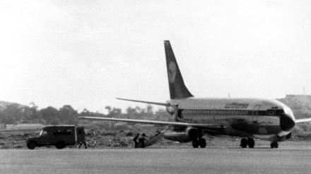 Die entführte Passagiermaschine "Landshut"1977  auf dem Flughafen der somalischen Hauptstadt Mogadischu