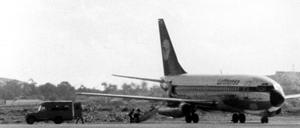 Die entführte Passagiermaschine "Landshut"1977  auf dem Flughafen der somalischen Hauptstadt Mogadischu