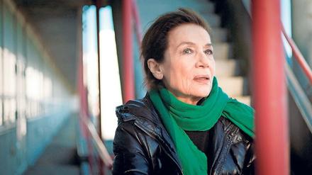 Einmal noch Hannelore Elsner als Kommissarin, wenngleich als pensionierte Ermittlerin. „Die Guten und die Bösen“ gehört zu den letzten Filmen, die die große Schauspielerin vor ihrem Tod am 21. April 2019 gedreht hatte. 