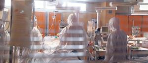 Wie kommt man da wieder raus? Blick in eine Covid-Intensivstation. 