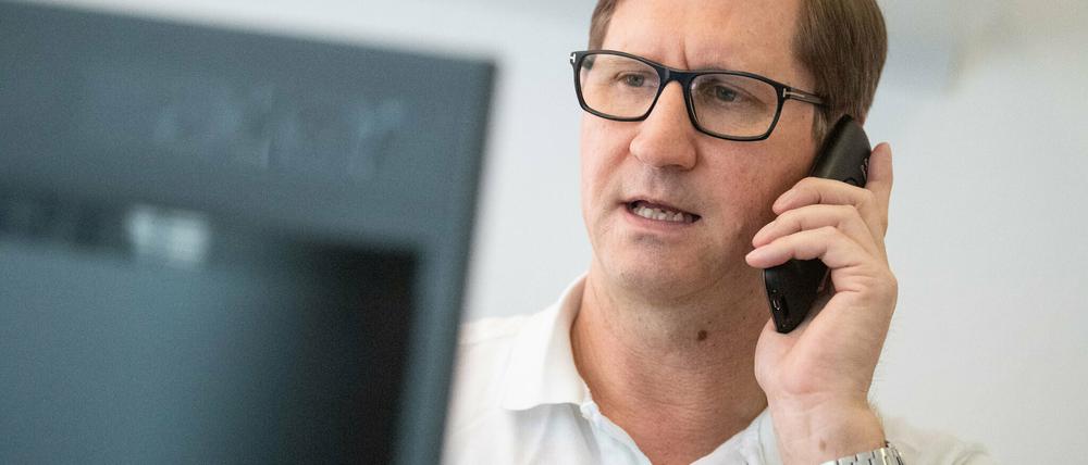 Arzt am Apparat: Krankschreiben per Telefon soll weiterhin möglich sein.