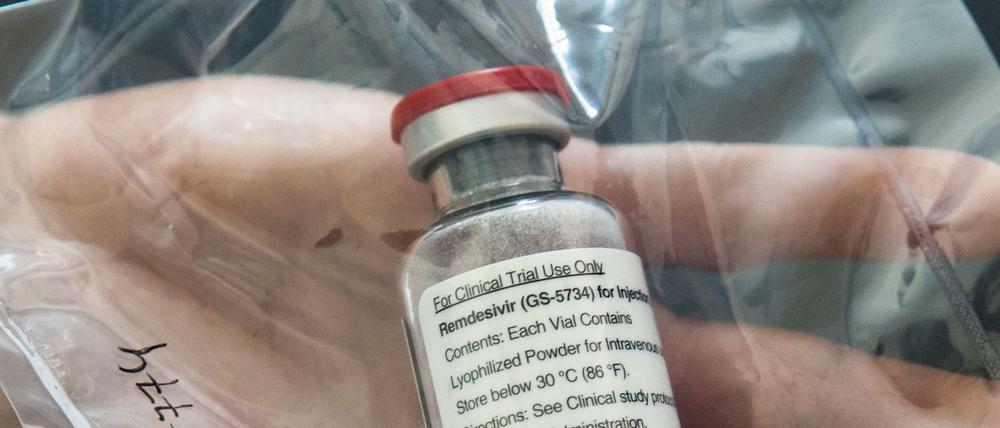 Fläschchen mit dem eigentlich gegen Ebola entwickelten Medikament Remdesivir.