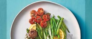Die Rezepte halten wohl auch schlank, noch wichtiger: Sie sind leicht zuzubereiten, viele sind für eine Person berechnet und sie schmecken köstlich: "Last Minute Diät", Nico Stanitzok, Gräfe und Unzer Verlag, München, 9,99 Euro