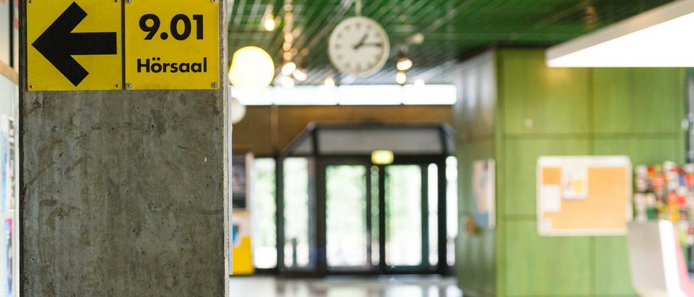 Leerer Campus - Lehre findet im Sommersemester erstmal digital statt.
