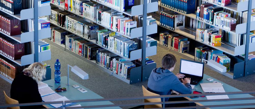 Viele Studenten jobben neben dem Studium. Das fällt jetzt weg.