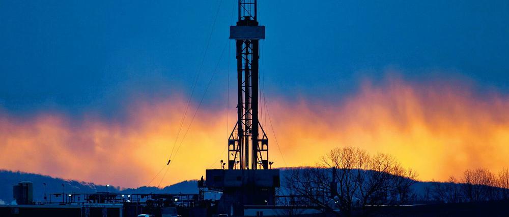 Der Bohrturm einer Ölförderplattform in Pennsylvania, USA, die nach dem Prinzip des "Fracking" arbeitet.
