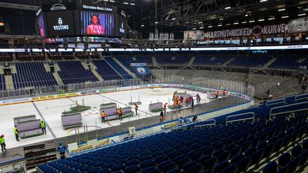 Leere Arena. So würde das Oval bei Heimspielen der Eisbären Berlin ausschauen.