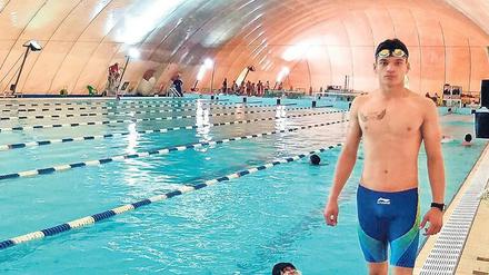 Im Privatbad. Fahim Anwari muss viel in die Vorbereitung investieren.