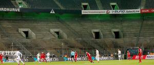 Bereits das Spiel Borussia Mönchengladbach - 1. FC Köln fand im März wegen des Coronavirus ohne Zuschauer als Geisterspiel statt - es war das erste seiner Art. 