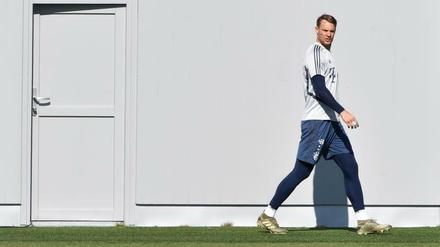 Manuel Neuer ist derzeit angeblich sauer auf seinen Arbeitgeber. Aber noch ist die Tür für eine Einigung nicht ganz zu.
