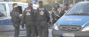 Polizeieinsatz bei einer Kundgebung der rechtsextremistischen Organisation "Pro Chemnitz" am Montag in Chemnitz.