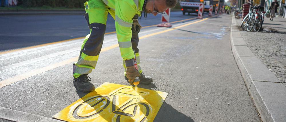 Corona als günstige Gelegenheit: Berlin zählt weniger Radfahrer, baut aber mehr Radstreifen.