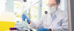 Covid-19-Forschung steht unter Hochdruck. Doch trotz gebotener Eile sollten die Standards des wissenschaftlichen Erkenntnisprozesses weiter gelten. 