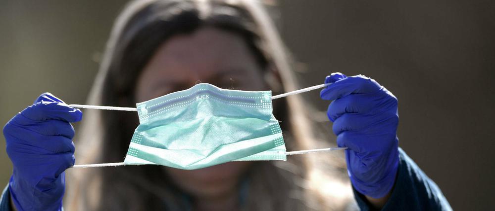 Masken werden in immer mehr Bundesländern Pflicht.