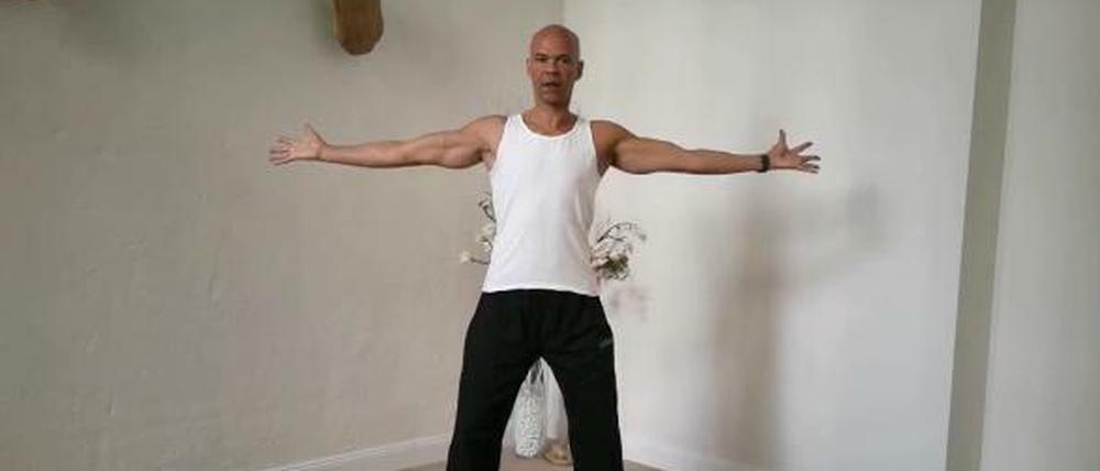 Fitness leicht gemacht. So trainieren Sie die Schulter zu Hause richtig.
