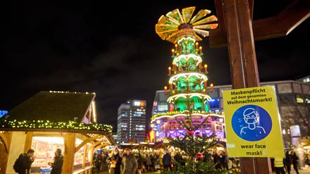 Ab Mittwoch dürfen nur noch Geimpfte und Genesene mit Maske auf die Weihnachtsmärkt in Berlin. Kein Zutritt für Ungeimpfte.