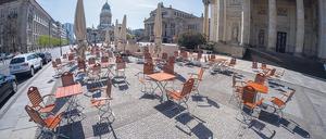 Katastrophe für die Branche. Leere Stühle gibt es nicht nur auf dem Berliner Gendarmenmarkt.