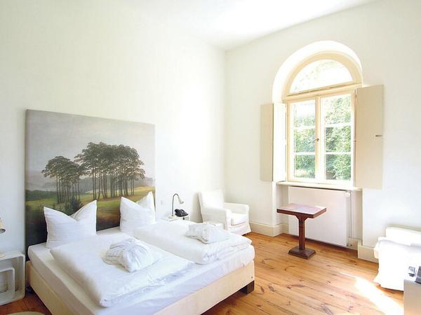 In einem ehemaligen Gutshaus liegt das Kavaliershaus am Finckenersee.