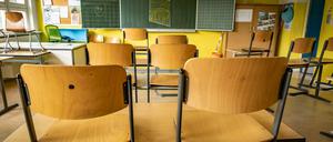 Am Montag werden in einigen Berliner Schulen die Stühle wieder heruntergestellt. 