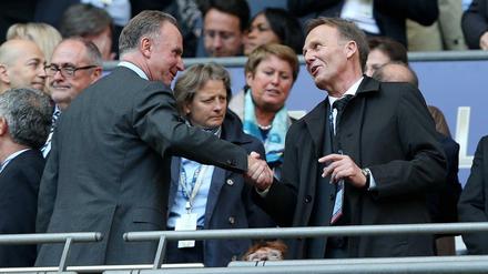 Wollen schnell wieder Bundesliga-Fußball: Bayern Karl-Heinz Rummenigge (l.) und Dortmunds Hans-Joachim Watzke (r.). 