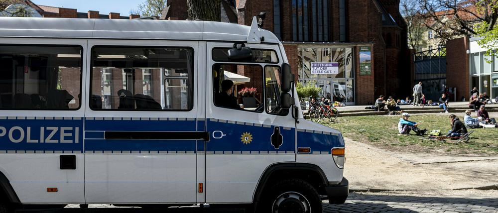 Mehr Notrufe wegen häuslicher Gewalt, weniger Kriminalität in Berlin  – die Polizei zieht eine Zwischenbilanz.