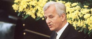 Einschneidende Rede: Bundespräsident Richard von Weizsäcker am 8. Mai 1985 im Bonner Bundestag.