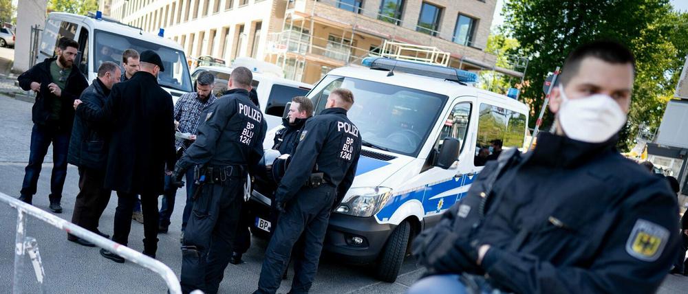 Wegen einer Beerdigung im Clan-Milieu kam es zu einem großen Polizeieinsatz in dem Bezirk Tempelhof-Schöneberg.