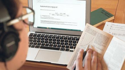 Die Lehrveranstaltungen finden in diesem Semester wegen der Coronakrise digital statt.