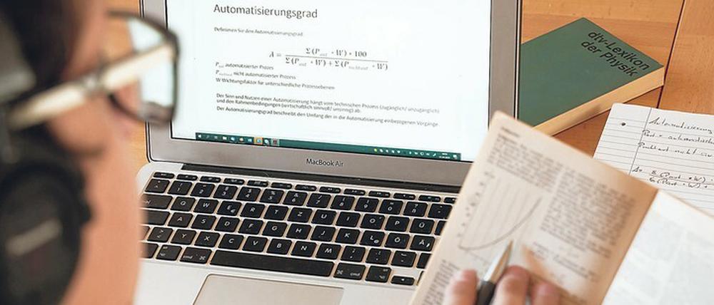 Die Lehrveranstaltungen finden in diesem Semester wegen der Coronakrise digital statt.