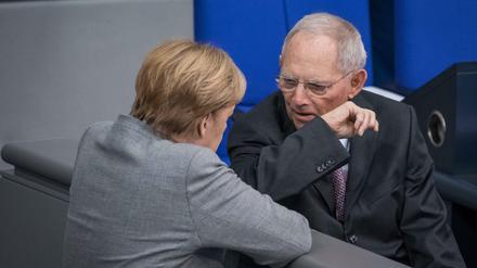 Krach oder Denkanstoß? Die Kanzlerin und Schäuble vor einer Woche im Bundestag.
