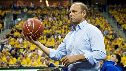 Ballgefühl: Alba Berlins Manager Marco Baldi hat zurzeit einiges zu tun.