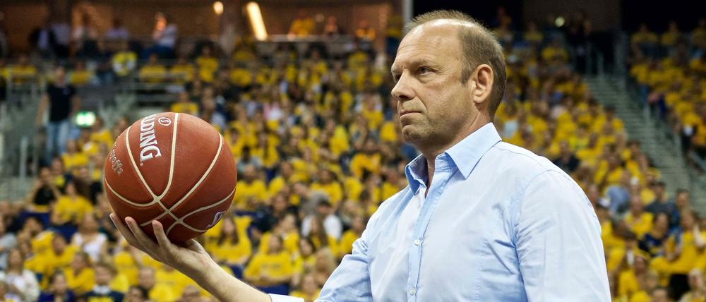 Ballgefühl: Alba Berlins Manager Marco Baldi hat zurzeit einiges zu tun.