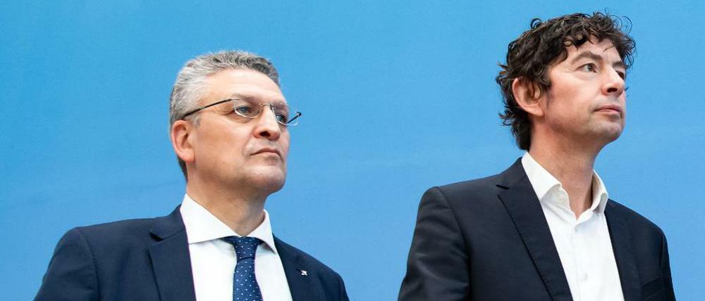 Christian Drosten (r.), Direktor des Instituts für Virologie an der Charité Berlin, und Lothar H. Wieler (l.), Präsident des Robert Koch-Instituts