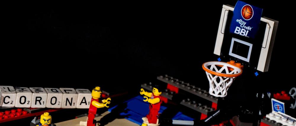 Wegweisend? Der Basketball will ohne Zuschauer spielen - wie seine Nachahmer aus Lego.
