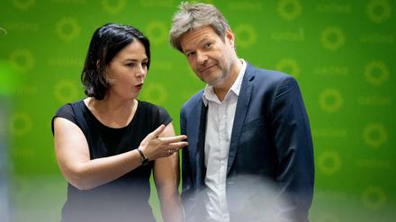 Die Zeiten, in der die von Annalena Baerbock und Robert Habeck geführte Partei mit dem Kanzleramt in Verbindung gebracht wurde, scheinen vorbei. 