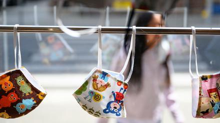 Mundschutz-Masken mit Mustern für Kinder.