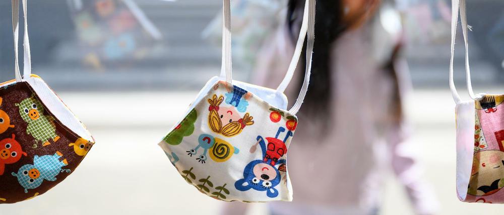 Mundschutz-Masken mit Mustern für Kinder.