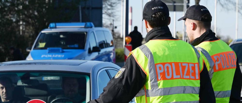 Am deutsch-französischen Grenzübergang in Kehl finden Grenzkontrollen statt.