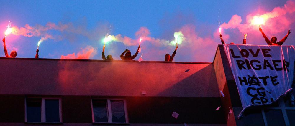 In der Rigaer Straße kommt es immer wieder zu Auseinandersetzungen zwischen Polizei und Autonomen.