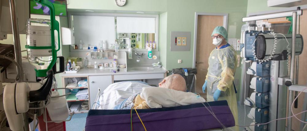 Nah am Corona-Patienten. Und keiner weiß, wie viele Ärzte bereits selber infiziert sind.
